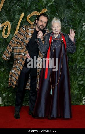 London, Großbritannien. Dezember 2018. Andreas Kronthaler und Vivienne Westwood nehmen an den Fashion Awards in der Royal Albert Hall in London Teil. (Foto: Fred Duval/SOPA Images/SIPA USA) Credit: SIPA USA/Alamy Live News Stockfoto