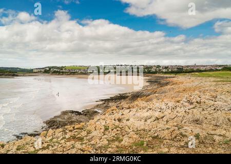 Blick vom Friars Point auf die Watch House Bay, Barry Island Wales UK. August 2023 Stockfoto