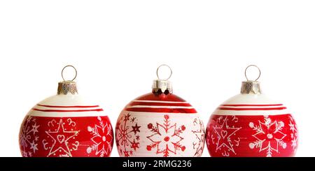 Weihnachtsstimmung. Drei weihnachtskugeln isoliert auf weiß Stockfoto