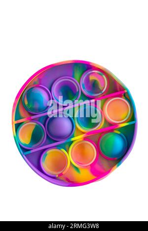 Rainbow Push POP IT Bubble Sensory Fidget Toy, trendiges Antistress-Sinnesspielzeug. Anti-Angst- und Stressspiel isoliert auf weißem Hintergrund. Stockfoto