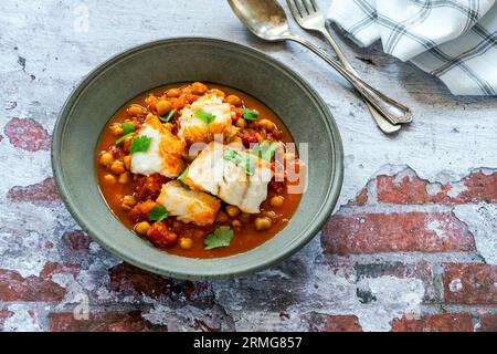 Marokkanischer Fischeintopf mit Kichererbsen Stockfoto