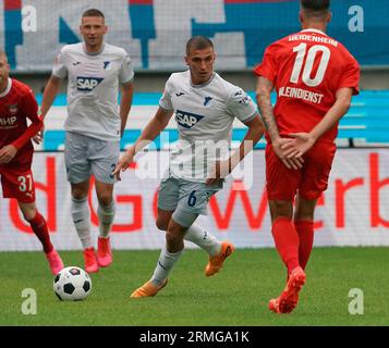 August 26, 2023, Voith-Arena, Heidenheim, GER, 1.FBL, 1.FC Heidenheim vs TSG 1899 Hoffenheim, DFL-Vorschriften verbieten jede Verwendung von Fotografien als Bildsequenzen und/oder Quasi-Video. Im Bild Grischa Promel (Hoffenheim) Stockfoto