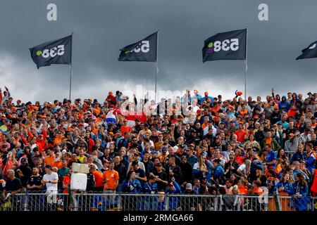 Zandvoort, Niederlande. 26. August 2023. Zuschauer, F1 Grand Prix der Niederlande auf dem Circuit Zandvoort am 26. August 2023 in Zandvoort, Niederlande. (Foto von HIGH TWO) Credit: dpa/Alamy Live News Stockfoto