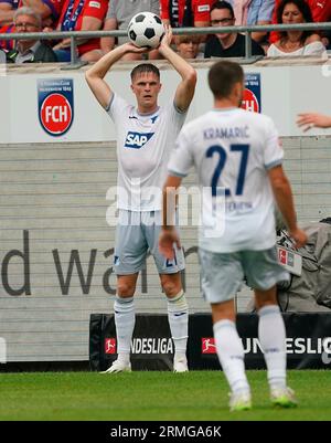 August 26, 2023, Voith-Arena, Heidenheim, GER, 1.FBL, 1.FC Heidenheim vs TSG 1899 Hoffenheim, DFL-Vorschriften verbieten jede Verwendung von Fotografien als Bildsequenzen und/oder Quasi-Video. Auf dem Bild Marius Butter (Hoffenheim) Stockfoto