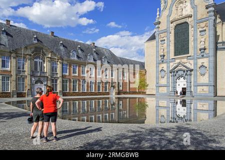 Abtthaus und Barockkirche aus dem 17. Jahrhundert der Prämonstratensischen Abtei Averbode in Scherpenheuvel-Zichem, Flämisch-Brabant, Flandern, Belgien Stockfoto