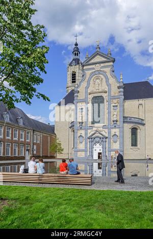 Abtthaus und Barockkirche aus dem 17. Jahrhundert der Prämonstratensischen Abtei Averbode in Scherpenheuvel-Zichem, Flämisch-Brabant, Flandern, Belgien Stockfoto