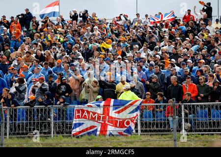 Zandvoort, Niederlande. 27. August 2023. Zuschauer, F1 Grand Prix der Niederlande auf dem Circuit Zandvoort am 27. August 2023 in Zandvoort, Niederlande. (Foto von HIGH TWO) Credit: dpa/Alamy Live News Stockfoto