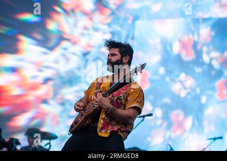Paris, Frankreich. 27. August 2023. Yannis Philippakis von der Fohlenband tritt während des Live-Konzerts auf der Bühne auf. Der letzte Tag der 20. Auflage des französischen Musikfestivals Rock en seine wurde von den neuen yorkern The Strokes in der Domaine National de Saint-Cloud mit Schlagzeilen versehen. Quelle: SOPA Images Limited/Alamy Live News Stockfoto
