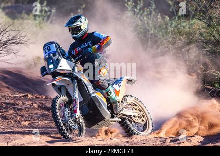 La Rioja, Argentinien. 28. August 2023. 29 LLANOS Diego (arg), Xraids Experience, KTM 450 Factory Replica, Action während der Startzeremonie im Estadio Super Domo der Desafio Ruta 40 2023, 4. Runde der Rallye-RAID-Weltmeisterschaft 2023, am 27. August 2023 in La Rioja, Argentinien - Foto DPPI Credit: DPPI Media/Alamy Live News Stockfoto