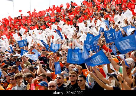 Zandvoort, Niederlande. 27. August 2023. Zuschauer, F1 Grand Prix der Niederlande auf dem Circuit Zandvoort am 27. August 2023 in Zandvoort, Niederlande. (Foto von HIGH TWO) Credit: dpa/Alamy Live News Stockfoto