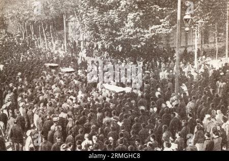 Demonstration in Taschkent während der Beerdigung der getöteten Arbeiter. Foto von 1905. Stockfoto