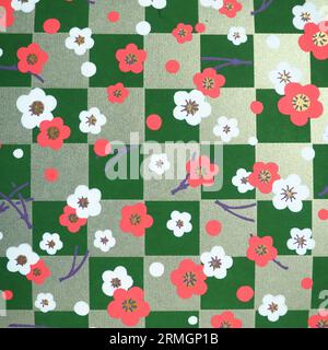 Traditionelle japanische Muster - Pflaumenblüten auf Gitter Stockfoto