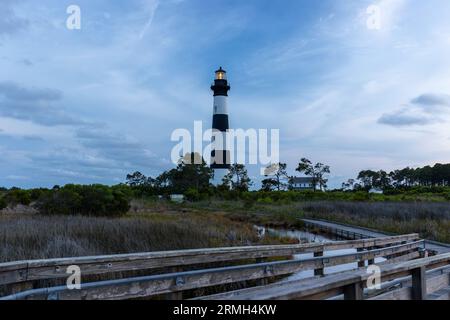 Bodie Island Lighthouse bei Sonnenaufgang an den Outer Banks in North Carolina, USA Stockfoto