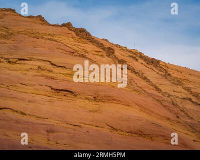 Abstrakt Rustrel Canyon ockerfarbene Klippen Landschaft. Provenzalisches Colorado in der Nähe von Roussillon, Südfrankreich. Stockfoto