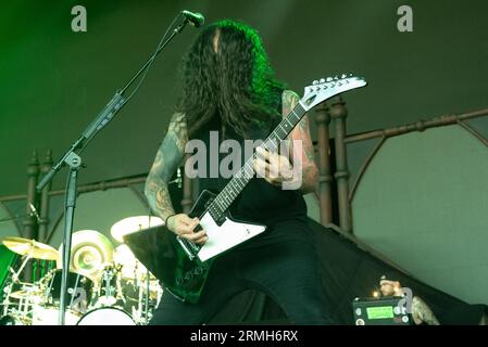 West Palm Beach, USA. 27. August 2023. Cesar Soto of Ministry spielt am 27. August 2023 im Ithink Financial Amphitheatre in West Palm Beach, Florida. Die Vorstellung war Teil der Freaks on Parade Tour. (Foto: Geoffrey Clowes/SIPA USA) Credit: SIPA USA/Alamy Live News Stockfoto