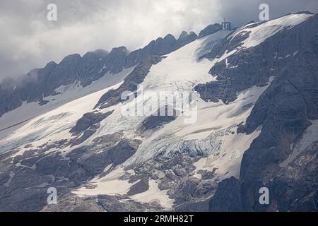 Marmolada-Gletscher ab Sella Pass, Dolomiten, Italien. Stockfoto