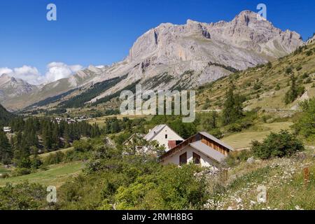 Cerces-Massiv und Tal der Guisane von Les Boussardes, Hautes-Alpes, Frankreich. Stockfoto