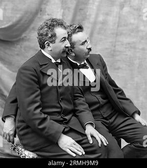 Lumiere Brüder, die Brüder Lumière (Auguste Marie Louis Nicolas Lumière (1862–1954) und Louis Jean Lumière (1864–1948), französische Filmemacher. Stockfoto