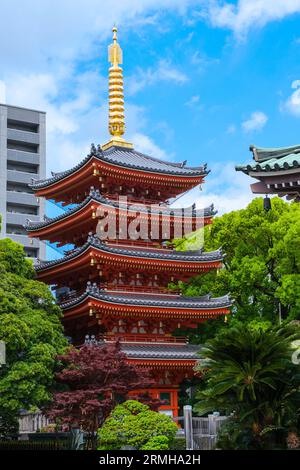 Japan, Fukuoka. Fünfstöckige Pagode im Tocho-JI-Tempelkomplex, Hakata-Gegend. Stockfoto