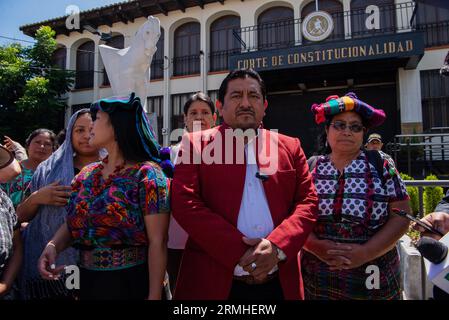 Guatemala-Stadt, Guatemala-Stadt, Guatemala. 28. August 2023. Die nationale Weberbewegung kommt vor das Verfassungsgericht, um gegen die amparo Berufung einzulegen, die vom Generalstaatsanwalt CONSUELO PORRAS vorgelegt wurde und versucht, Demonstrationen zu stoppen und auf Nutzer sozialer Netzwerke hinzuweisen. (Bild: © Fernando Chuy/ZUMA Press Wire) NUR REDAKTIONELLE VERWENDUNG! Nicht für kommerzielle ZWECKE! Stockfoto