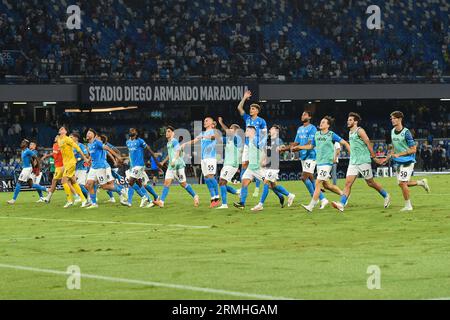 Neapel, Italien. 27. August 2023. Die Spieler von SSC Napoli feiern den Sieg am Ende des Spiels der Serie A zwischen SSC Napoli und US Sassuolo Calcio AT Stockfoto