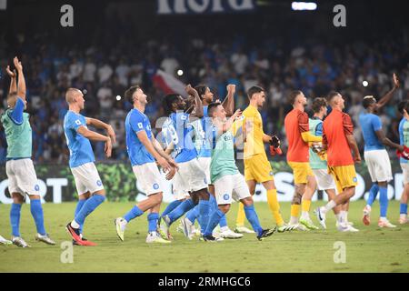 Neapel, Italien. 27. August 2023. Die Spieler von SSC Napoli feiern den Sieg am Ende des Spiels der Serie A zwischen SSC Napoli und US Sassuolo Calcio AT Stockfoto