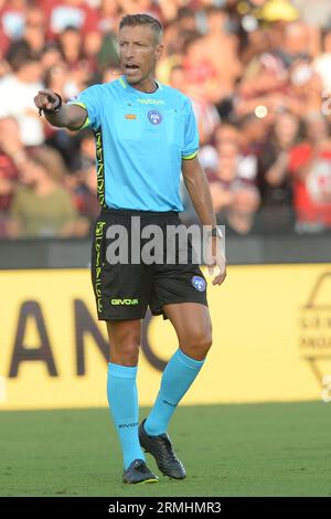 Salerno, Italien. 28. August 2023. Davide Massa Schiedsrichter während des Spiels der Serie A zwischen US Salernitana 1919 gegen Udinese Calcio im Arechi Stadium am 28. August 2023 in Salerno, italien (Foto: Agostino Gemito/Pacific Press) Credit: Pacific Press Media Production Corp./Alamy Live News Stockfoto