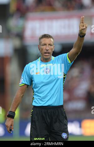 Salerno, Italien. 28. August 2023. Davide Massa Schiedsrichter während des Spiels der Serie A zwischen US Salernitana 1919 gegen Udinese Calcio im Arechi Stadium am 28. August 2023 in Salerno, italien (Foto: Agostino Gemito/Pacific Press) Credit: Pacific Press Media Production Corp./Alamy Live News Stockfoto