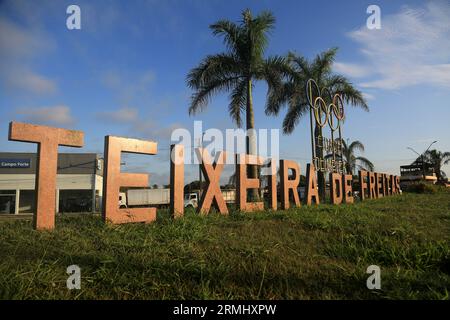 teixeira de freitas, bahia, brasilien - 22. august 2023: Milchmann in der Stadt Teixeira de Freitas in Bahia. Stockfoto