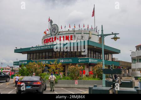 Circle Line Sightseeing Cruise am Pier 83 auf dem Hudson River in Midtown Manhattan, New York City. Stockfoto