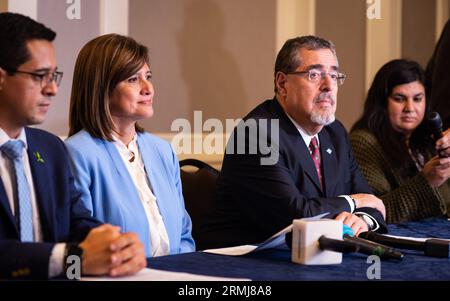 Guatemala-Stadt, Guatemala-Stadt, Guatemala. 28. August 2023. Das Oberste Wahltribunal Guatemalas erklärte am Montag den progressiven BERNARDO ArÃ-VALO zum Sieger der Präsidentschaftswahl des Landes, kurz nachdem eine andere Regierungsbehörde seine Seed-Movement-Partei suspendierte. (Bild: © Fernando Chuy/ZUMA Press Wire) NUR REDAKTIONELLE VERWENDUNG! Nicht für kommerzielle ZWECKE! Stockfoto