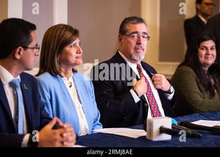 Guatemala-Stadt, Guatemala-Stadt, Guatemala. 28. August 2023. Das Oberste Wahltribunal Guatemalas erklärte am Montag den progressiven BERNARDO ArÃ-VALO zum Sieger der Präsidentschaftswahl des Landes, kurz nachdem eine andere Regierungsbehörde seine Seed-Movement-Partei suspendierte. (Bild: © Fernando Chuy/ZUMA Press Wire) NUR REDAKTIONELLE VERWENDUNG! Nicht für kommerzielle ZWECKE! Stockfoto