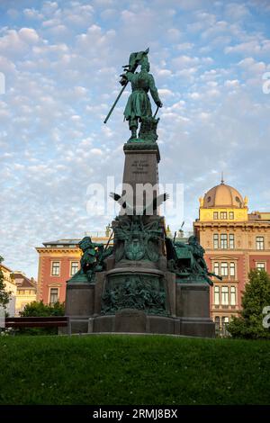 Wien, Österreich - 13. Juni 2023: Denkmal für das 4. Infanterieregiment des Undoi-Meisters in der Nähe des Militärhistorischen Museums in Wien Stockfoto