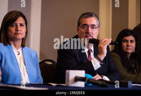 Guatemala-Stadt, Guatemala-Stadt, Guatemala. 28. August 2023. Das Oberste Wahltribunal Guatemalas erklärte am Montag den progressiven BERNARDO ArÃ-VALO zum Sieger der Präsidentschaftswahl des Landes, kurz nachdem eine andere Regierungsbehörde seine Seed-Movement-Partei suspendierte. (Bild: © Fernando Chuy/ZUMA Press Wire) NUR REDAKTIONELLE VERWENDUNG! Nicht für kommerzielle ZWECKE! Stockfoto
