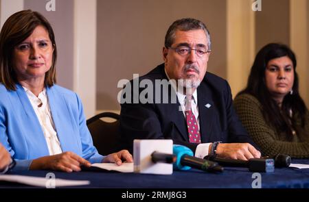Guatemala-Stadt, Guatemala-Stadt, Guatemala. 28. August 2023. Das Oberste Wahltribunal Guatemalas erklärte am Montag den progressiven BERNARDO ArÃ-VALO zum Sieger der Präsidentschaftswahl des Landes, kurz nachdem eine andere Regierungsbehörde seine Seed-Movement-Partei suspendierte. (Bild: © Fernando Chuy/ZUMA Press Wire) NUR REDAKTIONELLE VERWENDUNG! Nicht für kommerzielle ZWECKE! Stockfoto