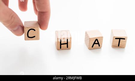 Life-Künstliche Intelligenz-Konzept, Holzblock und Robotersymbol und Text auf Holzblock. Stockfoto