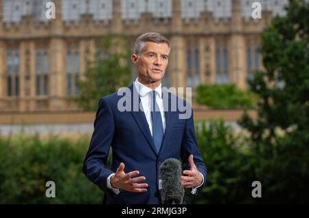 London, England, Großbritannien. 29. August 2023. Der Verkehrsminister MARK HARPER wird in Westminster in den Morgenfernsehsendungen gesehen. (Bild: © Tayfun Salci/ZUMA Press Wire) NUR REDAKTIONELLE VERWENDUNG! Nicht für kommerzielle ZWECKE! Stockfoto