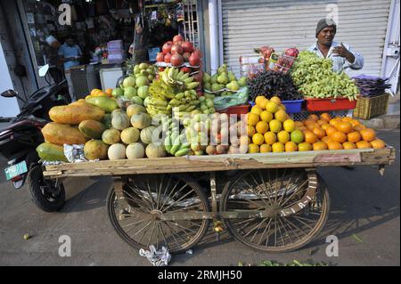 INDIEN. MAHARASHTRA. MUMBAI. (BOMBAY) COLABA-VIERTEL. OBST- UND GEMÜSEMARKT Stockfoto