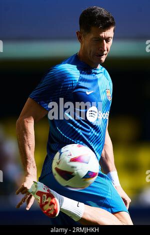 Robert Lewandowski (FC Barcelona, #9) erwärmt sich vor dem LaLiga-Spiel zwischen Villarreal und Barcelona im Ceramica-Stadion am 27. August 2023 in Valenci Stockfoto