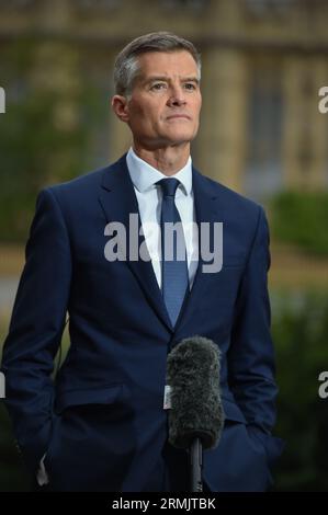 London, England, Großbritannien. 29. August 2023. Verkehrsminister MARK HARPER wird in Westminster interviewt. (Bild: © Thomas Krych/ZUMA Press Wire) NUR REDAKTIONELLE VERWENDUNG! Nicht für kommerzielle ZWECKE! Stockfoto