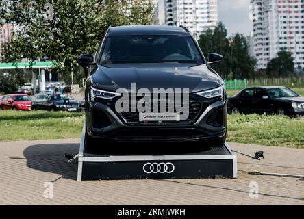 Minsk, Belarus, August 2023 - Audi Q8 e-tron Sportback Elektro-Luxus-SUV Stockfoto