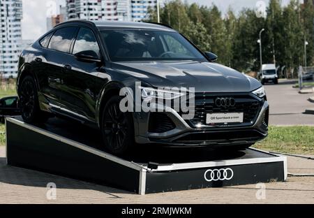 Minsk, Belarus, August 2023 - Audi Q8 e-tron SUV. Luxus-Automobil Stockfoto