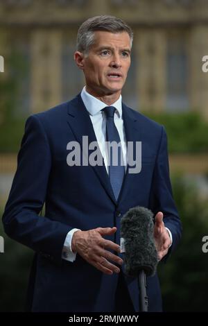 London, England, Großbritannien. 29. August 2023. Verkehrsminister MARK HARPER wird in Westminster interviewt. (Bild: © Thomas Krych/ZUMA Press Wire) NUR REDAKTIONELLE VERWENDUNG! Nicht für kommerzielle ZWECKE! Stockfoto