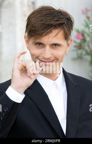 Angouleme, Frankreich. August 2023. Mitglied der Jury Raphael Quenard nimmt am 16. Französischsprachigen Filmfestival Angouleme am 22. August 2023 in Angouleme Teil. Foto: David Niviere/ABACAPRESS.COM Abaca Press/Alamy Live News Stockfoto