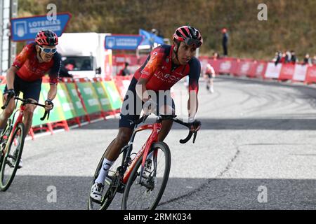 Egan Bernal Colombia und Geraint Thomas GB, beide Ineos Grenadiers und beide ehemalige Tour de France-Gewinner Stockfoto