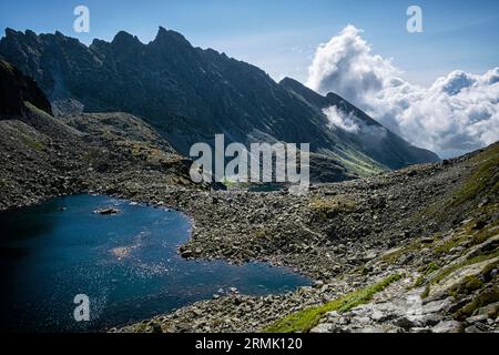 Naturlandschaft mit tarn im Mlynicka-Tal, hohe Tatra, Slowakische republik. Wandermotiv. Stockfoto