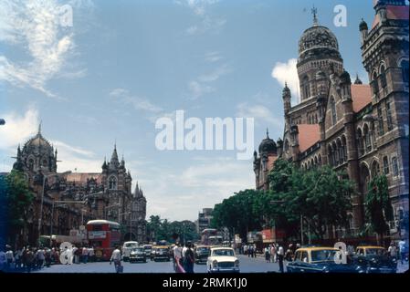 Die Brihanmumbai Municipal Corporation oder Municipal Corporation of Greater Mumbai ist das Verwaltungsorgan von Mumbai, der Hauptstadt von Maharashtra. Der Chhatrapati Shivaji Terminus, früher Victoria Terminus Station, in Mumbai, ist ein herausragendes Beispiel für viktorianische Architektur im neugotischen Stil in Indien, gemischt mit Themen, die aus der traditionellen indischen Architektur stammen. Stockfoto