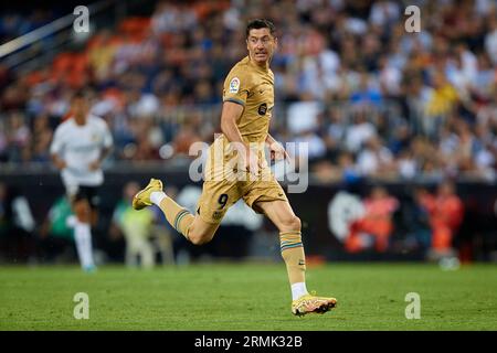 Valencia, Spanien. Oktober 2022 29. Robert Lewandowski vom FC Barcelona läuft während des LaLiga Santander-Spiels zwischen Valencia CF und FC Barcelona im Mestalla-Stadion, 29. Oktober 2022, Valencia, Spanien. (Foto von David Aliaga/NurPhoto) Credit: NurPhoto SRL/Alamy Live News Stockfoto