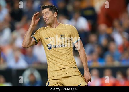 Valencia, Spanien. Oktober 2022 29. Robert Lewandowski vom FC Barcelona reagiert beim LaLiga Santander-Spiel zwischen Valencia CF und FC Barcelona im Mestalla-Stadion am 29. Oktober 2022 in Valencia, Spanien. (Foto von David Aliaga/NurPhoto) Credit: NurPhoto SRL/Alamy Live News Stockfoto