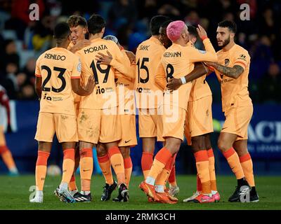 Valencia, Spanien. Januar 2023. Alvaro Morata (C) von Atletico de Madrid feiert, nachdem er mit seinen Teamkollegen beim Achtelfinale der Copa del Rey zwischen Levante UD und Atletico de Madrid im Estadi Ciutat de Valencia, 18. Januar 2023, Valencia, Spanien, das erste Tor seiner Mannschaft erzielt hat. (Foto von David Aliaga/NurPhoto) Credit: NurPhoto SRL/Alamy Live News Stockfoto